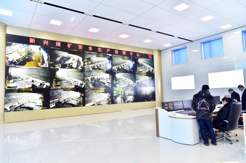 2022-01-14七矿公司智能化工作推进会，张长山、周旭明率队到新兴矿西六采区102智能化综采工作面参观学习、周旭明为新兴矿安全生产指挥中心揭牌14