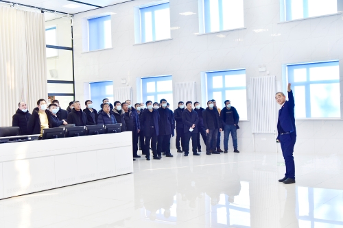 2022-01-14七矿公司智能化工作推进会，张长山、周旭明率队到新兴矿西六采区102智能化综采工作面参观学习、周旭明为新兴矿安全生产指挥中心揭牌6