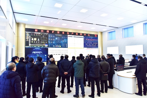 2022-01-14七矿公司智能化工作推进会，张长山、周旭明率队到新兴矿西六采区102智能化综采工作面参观学习、周旭明为新兴矿安全生产指挥中心揭牌7