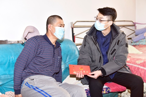 2022-01-21公司团委到新兴矿西六采区班前新春慰问、“一元爱心”慰问困难职工3