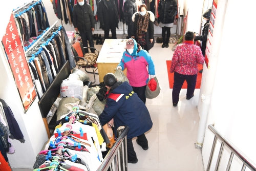 2022-01-27矿区工会为如意家园爱心捐献衣物2