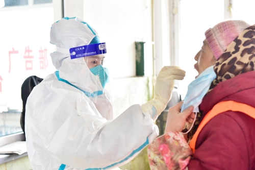 2022-01-27全员做核酸检测1 2022-01-27全员做核酸检测1