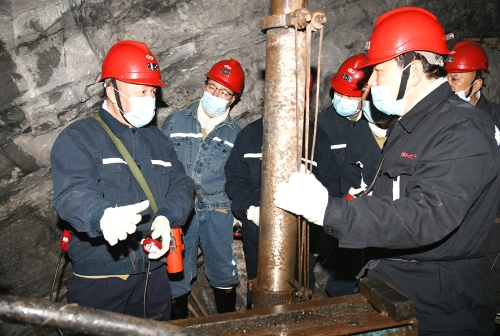 2.9董事长张长山深入胜利矿1 2.9董事长张长山深入胜利矿1