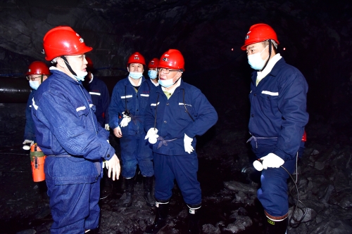 2022-02-11梁德深入新兴矿7181掘进工作面检查安全生产工作1 2022-02-11梁德深入新兴矿7181掘进工作面检查安全生产工作1