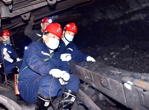 2022-02-16王戈深入新兴矿151综采工作面检查安全生产工作