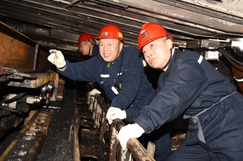 2022.2.19公司董事长张长山、王戈等领导陪同副市长、公安局党委书记郭勇胜到新兴矿 2022.2.19公司董事长张长山、王戈等领导陪同副市长、公安局党委书记郭勇胜到新兴矿