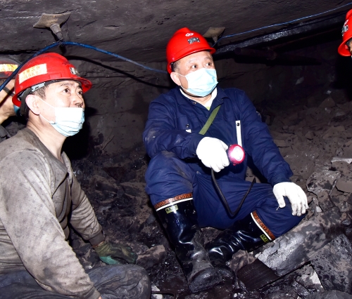 2022-02-21王戈、宋凯成深入新建矿开拓二区7073掘进工作面检查达标验收