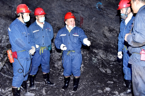 2022-02-24王戈深入龙湖矿开拓三区7785掘进工作面检查达标验收1 2022-02-24王戈深入龙湖矿开拓三区7785掘进工作面检查达标验收1