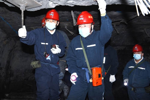 2022-03-08张长山深入新建矿7032掘进工作面检查安全生产工作2