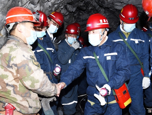 2022-03-12张长山学入向阳矿二井二采区7931掘进工作面检查安全生产工作 2022-03-12张长山学入向阳矿二井二采区7931掘进工作面检查安全生产工作