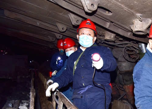 2022-03-22公司对新建矿开展安全生产标准化管理体系建设检查验收，王戈率队深入新建矿001综采工作面检查安全生产工作1