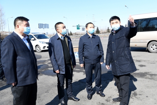 2022-03-28李建国、张标贤代表公司党委、公司慰问大个领、长兴入城防疫卡口3
