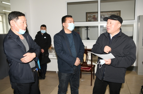 2022.4.8公司董事长张长山深入科技研发中心检查 2022.4.8公司董事长张长山深入科技研发中心检查