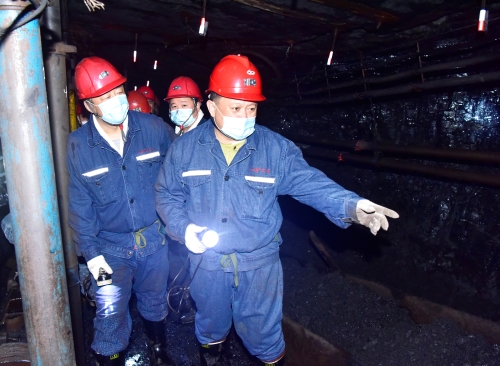 七矿公司安全大检查龙湖矿汇报会、王戈深入龙湖矿702充填采煤工作面检查1