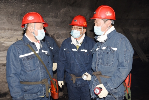 2022.4.13公司董事长张长山深入新铁矿大排查4 2022.4.13公司董事长张长山深入新铁矿大排查4