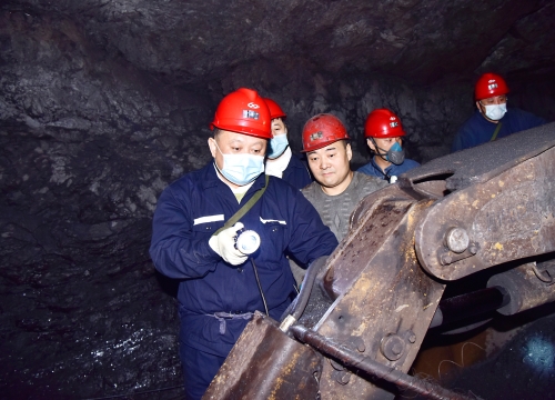 2022-04-26王戈深入新兴矿五采区7158掘进工作面检查安全生产工作 2022-04-26王戈深入新兴矿五采区7158掘进工作面检查安全生产工作