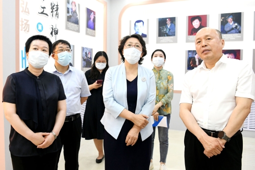 2022.06.21省总工会调研组来公司调研1