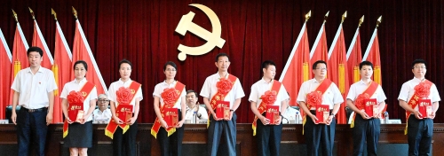 集团机关党委七一表彰会1 集团机关党委七一表彰会1