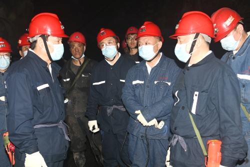 2022.07.26龙煤集团董事长王佳喜、公司董事长张长山、王戈等领导深入新立矿7211掘进工作面1