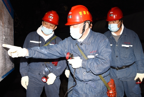 2022.07.25公司董事长张长山深入建设矿7312掘进工作面1