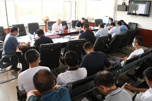 2022.08.12公司董事长张长山深入向阳矿7925掘进工作面1 2022.08.12公司董事长张长山深入向阳矿7925掘进工作面1