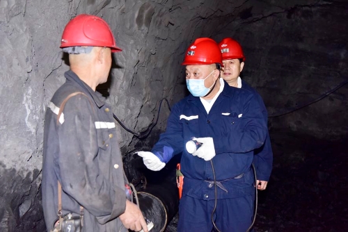 2022-08-22王戈深入新兴矿7108掘进工作面检查安全生产工作