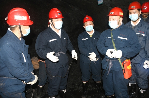2022.10.03龙煤董事长王佳喜、公司张长山、王戈等领导陪同深入新兴矿7152综掘进工作面2-1