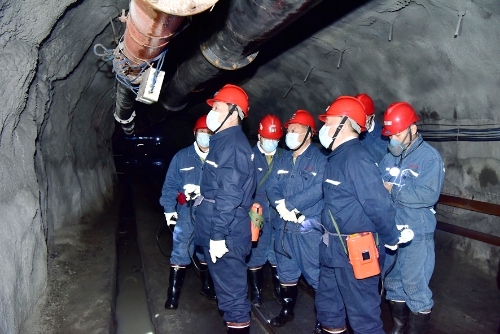 2022-10-04王佳喜、张长山、王戈等领导深入新立矿三水平瓦斯治理巷和三水平岩抽巷检查国庆、二十大期间安全生产工作2 2022-10-04王佳喜、张长山、王戈等领导深入新立矿三水平瓦斯治理巷和三水平岩抽巷检查国庆、二十大期间安全生产工作2