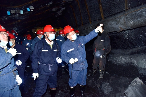 2022-10-20集团公司2022年国庆节和党的二十大期间煤矿安全生产包保组深入新立矿7211综掘工作面检查安全生产工