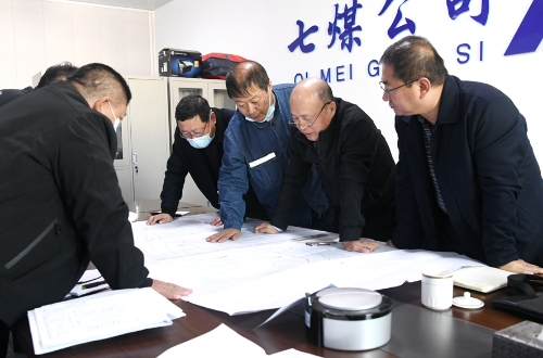 20221.10.20公司董事长张长山深入七峰矿新井项目推进会3-2