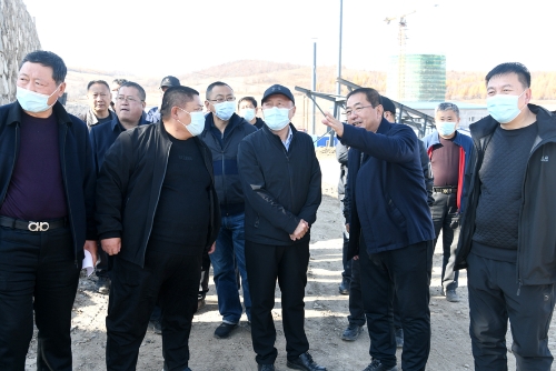 20221.10.20公司董事长张长山深入七峰矿新井项目推进会3-3