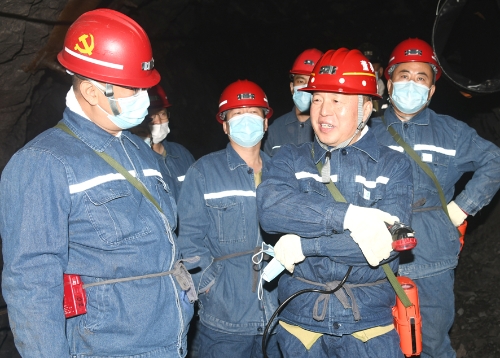 2022.10.21公司董事长张长山深入向阳矿二采二井7926掘进工作面