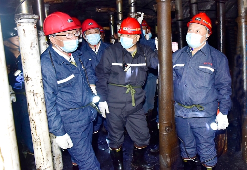 2022-10-21集团公司2022年国庆节和党的二十大期间煤矿安全生产包保组深入龙湖矿矿702充填采煤工作面检查安全生产工