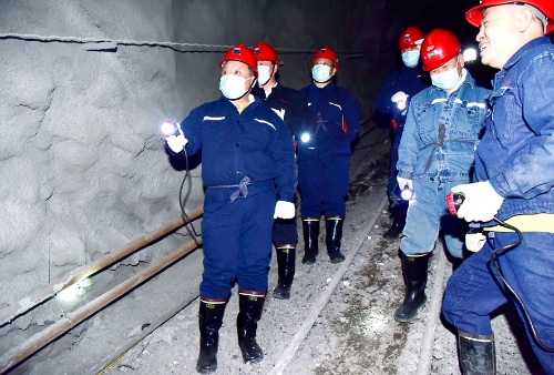 2022-11-11王戈深入胜利矿一采六井7562掘进工作面检查矿井技改工程进展情况 2022-11-11王戈深入胜利矿一采六井7562掘进工作面检查矿井技改工程进展情况