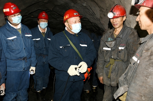 2022.11.14公司董事长张长山深入新兴矿7187掘进工作面 2022.11.14公司董事长张长山深入新兴矿7187掘进工作面