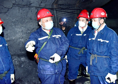 2023-01-12王戈深入新铁矿开拓一区7603掘进工作面检查安全生产工作 2023-01-12王戈深入新铁矿开拓一区7603掘进工作面检查安全生产工作