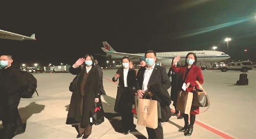 我省全国人大代表返回龙江