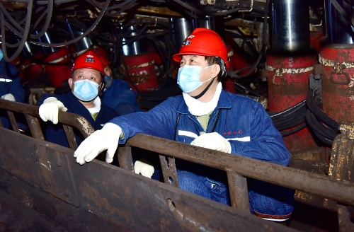 2023-05-21龙煤副书记、总经理刘鹏飞深入七台河公司新兴矿入采区49号层综采安装面检查安全生产工作1