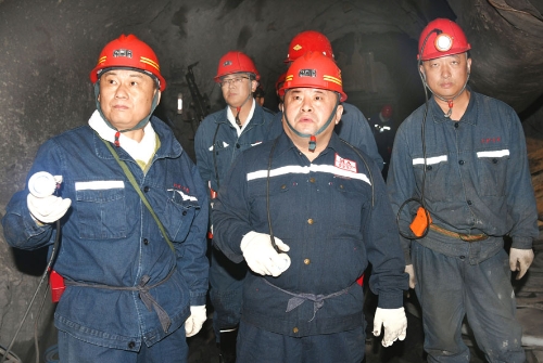 2023.06.13公司总经理鞠超深入七峰矿7805掘进工作面 2023.06.13公司总经理鞠超深入七峰矿7805掘进工作面