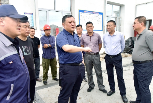 2023-08-25公司党委书记、董事长王戈率队深入七峰煤矿现场办公解决副井提升绞车故障问题2