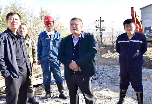 2023-10-27龙煤七台河公司党委书记、董事长王戈，副总工程师王秋辉深入胜利矿一井、新立新区检查技改矿井地面工程施工进展情况