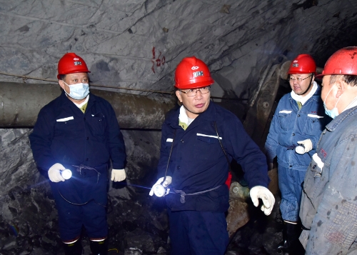 2023-12-14龙煤集团副总经理梁德深入七台河公司新兴矿7161掘进工作面检查安全生产工作 2023-12-14龙煤集团副总经理梁德深入七台河公司新兴矿7161掘进工作面检查安全生产工作