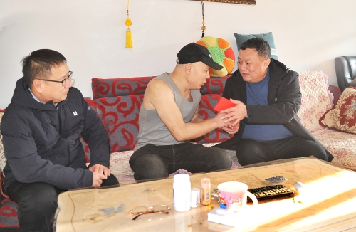 王戈走访慰问公司一帮一职工